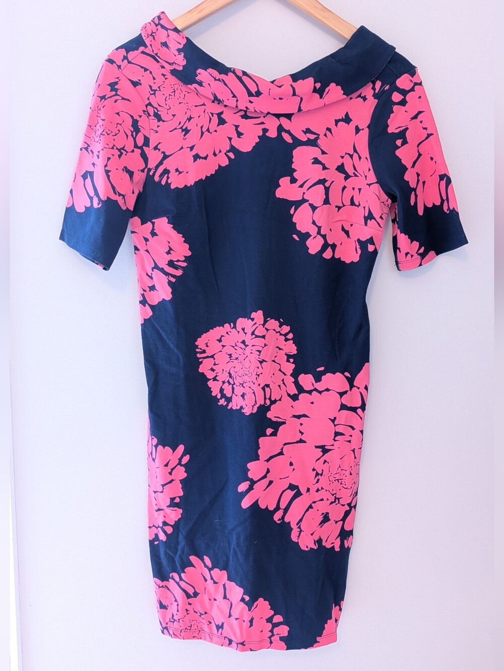 NWT Trina Turk Navy Pink Floral Sheath Dress Portrait Collar Size 4